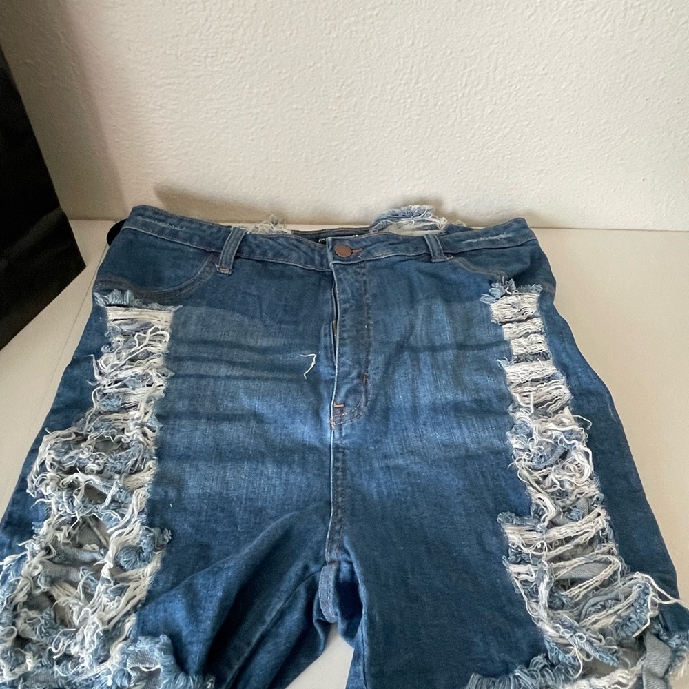 Fashion nova Yes now distressed Bermuda shorts size 1X medium wash